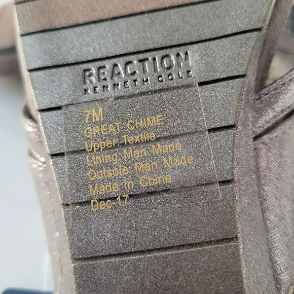 Kenneth Cole Reaction Pewter Sandals w,/ Crystals / Fits best 6.5 - Picture 6 of 7